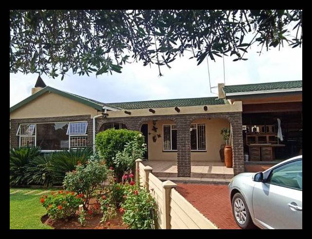4 BEDROOM HOUSE FOR SALE IN RENSBURG